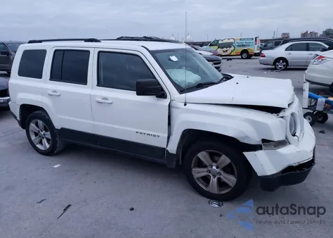 2016 Jeep Patriot Latitude z USA, uszkodzony, nr VIN 1C4NJPFA2GD794319
